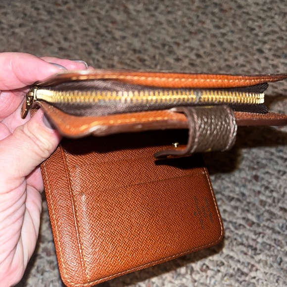 Authentic Louis Vuitton bi-fold wallet in mono - Picture 4 of 7